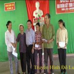 Đ/c Nguyễn Tất Thành- Phó bí thư- Chủ tịch UBND huyện dự ngày Đại đoàn kết với nhân dân xóm 6, xã Tân Sơn